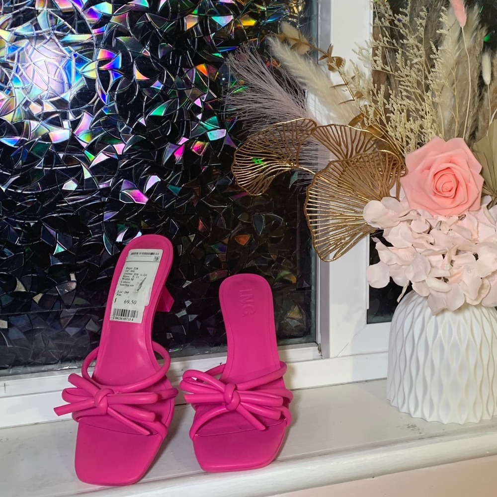 Size 6 INC HOT PINK SMALL HEELS